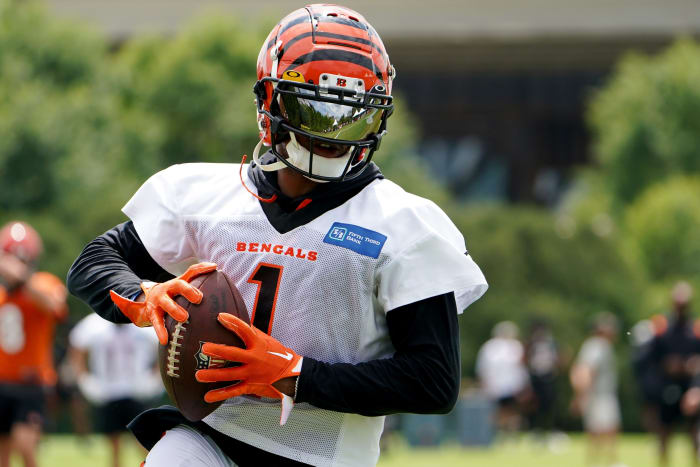 Cincinnati Bengals wide receiver Ja'Marr Chase (1) turns downfield after completing a catch during Cincinnati Bengals training camp practice, Monday, Aug. 1, 2022, at the practice fields next to Paul Brown Stadium in Cincinnati. Cincinnati Bengals Training Camp Aug 1 0056